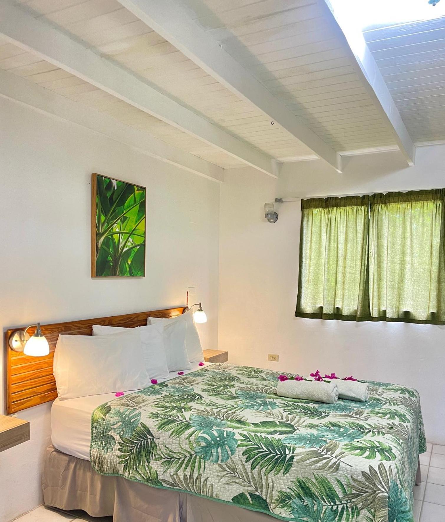 كراون بوينت Bananaquit Tobago -Stay Near The Beach المظهر الخارجي الصورة