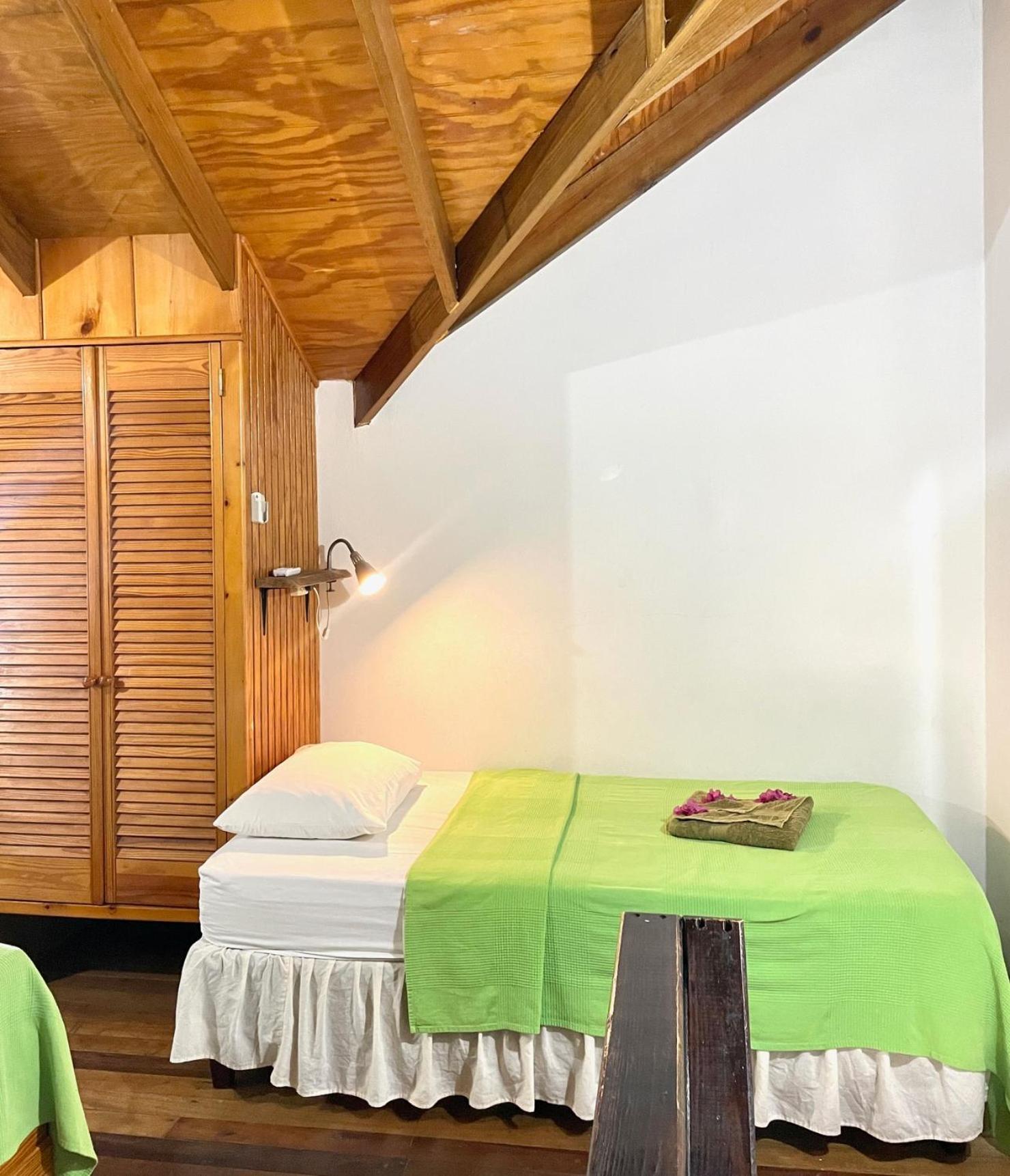كراون بوينت Bananaquit Tobago -Stay Near The Beach المظهر الخارجي الصورة