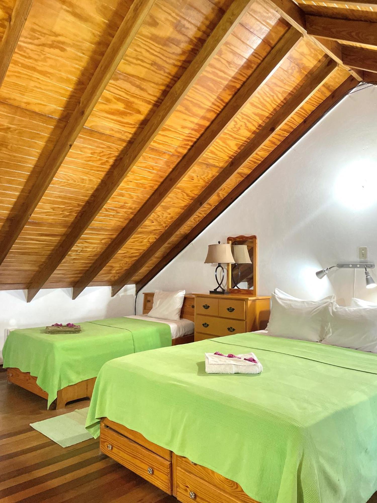 كراون بوينت Bananaquit Tobago -Stay Near The Beach المظهر الخارجي الصورة
