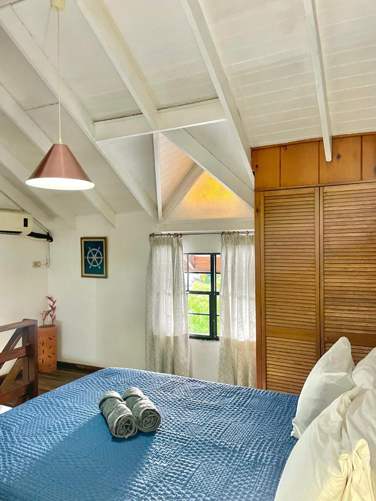 كراون بوينت Bananaquit Tobago -Stay Near The Beach المظهر الخارجي الصورة