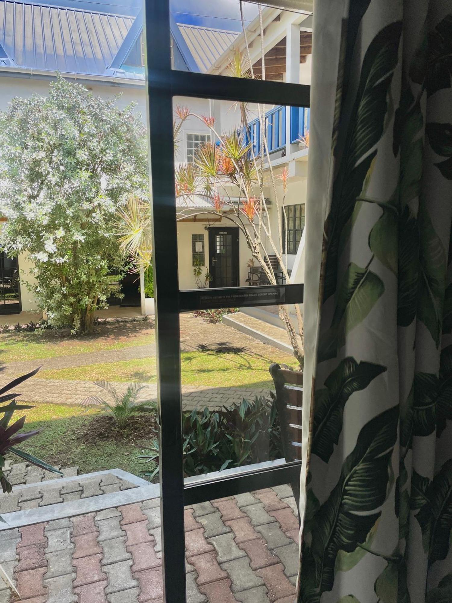 كراون بوينت Bananaquit Tobago -Stay Near The Beach المظهر الخارجي الصورة